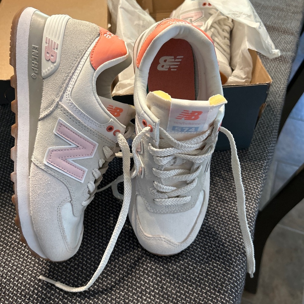 New Balance tennis shirs
